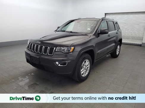Used 2020 Jeep Grand Cherokee Laredo image 1