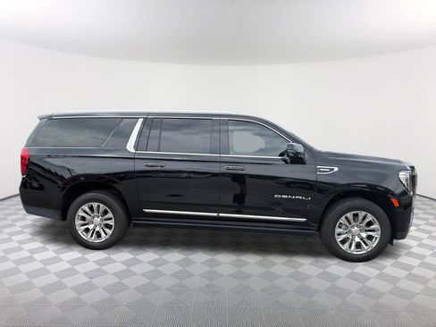Used 2023 GMC Yukon XL Denali w/ Max Trailering Package AWD/4WD image 4