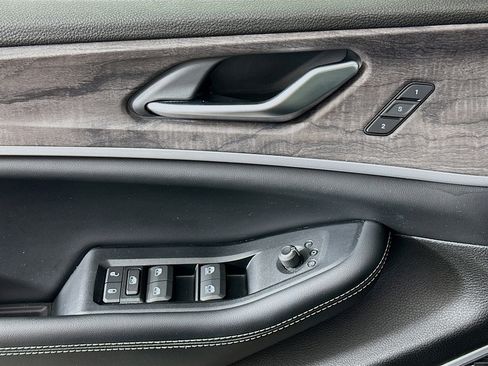 Used 2023 Jeep Grand Cherokee L Limited image 15