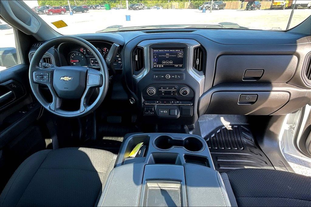 Used 2025 Chevrolet Silverado 2500 W/T RWD image 5