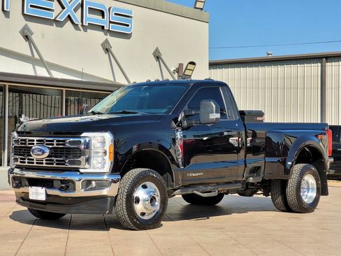Used 2023 Ford F350 XLT w/ FX4 Off-Road Package image 3