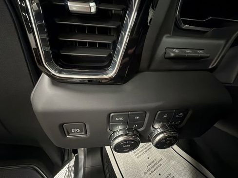 Used 2025 GMC Sierra 1500 Denali w/ Technology Package image 18