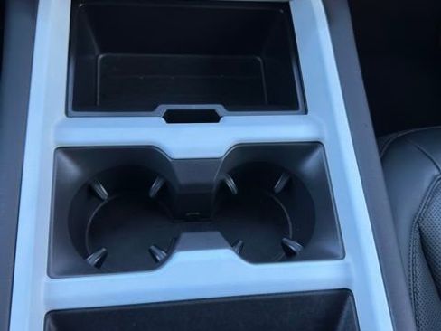 Used 2025 Land Rover Defender 110 S image 14