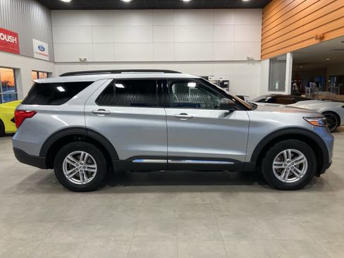 Used 2023 Ford Explorer XLT w/ Equipment Group 202A image 4