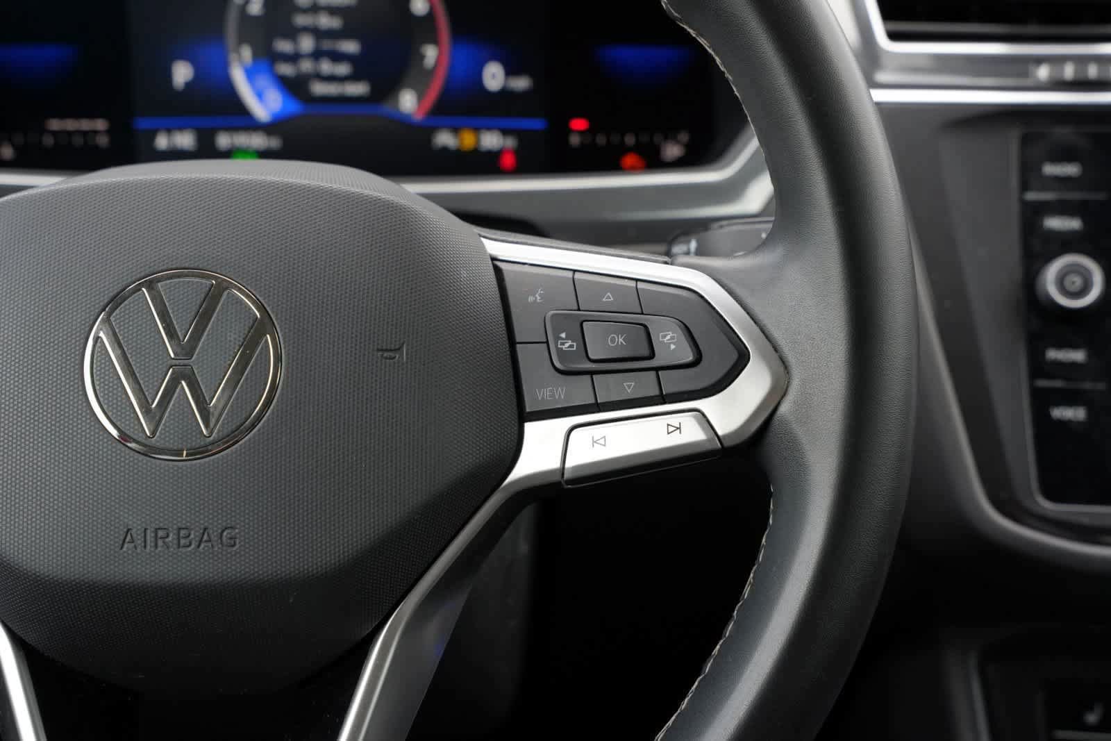 Used 2022 Volkswagen Tiguan SE AWD/4WD image 11