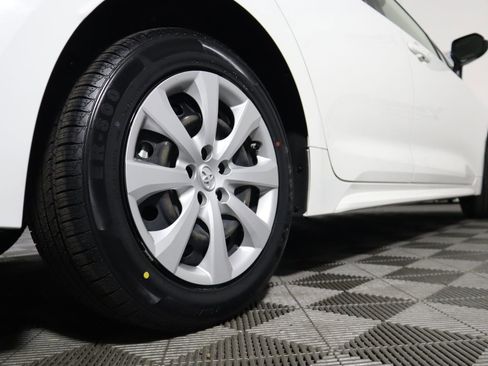 Used 2023 Toyota Corolla LE image 9