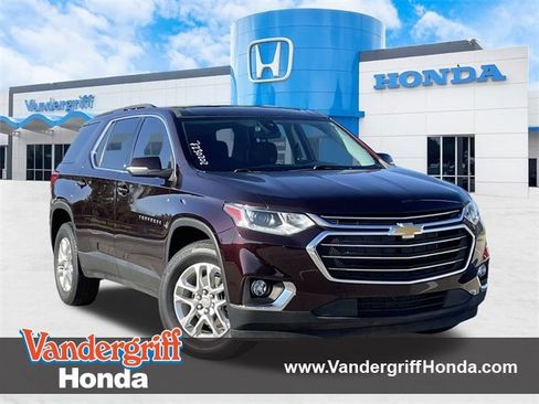 Used 2021 Chevrolet Traverse LT image 1
