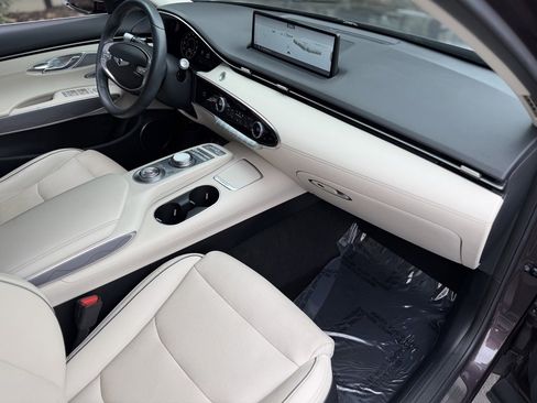 Used 2023 Genesis GV70 2.5T w/ Advanced Package image 32