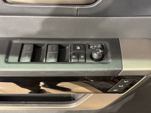 Used 2025 Toyota Tundra Limited AWD/4WD image 14