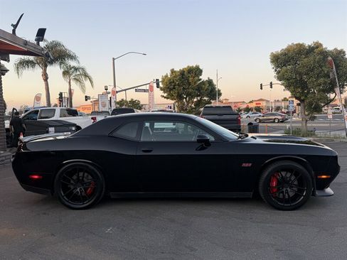 Used 2016 Dodge Challenger SRT RWD image 19