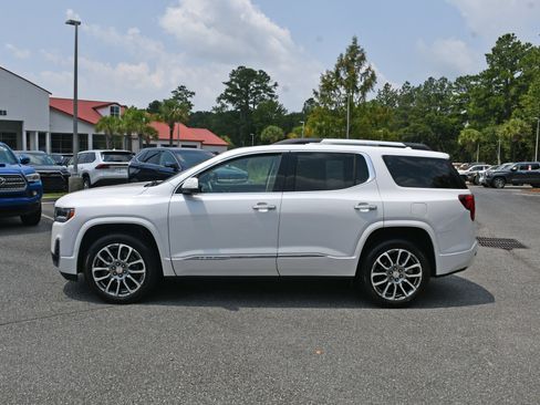 Used 2023 GMC Acadia Denali w/ Denali Technology Package FWD image 2