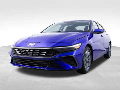 Used 2024 Hyundai Elantra SEL FWD image 4
