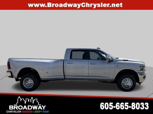 New 2026 RAM 3500 Laramie AWD/4WD image 5