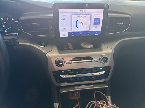 Used 2021 Ford Explorer XLT w/ Equipment Group 202A image 11