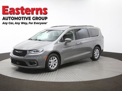 Used 2022 Chrysler Pacifica Touring-L image 57