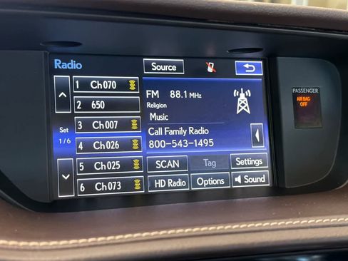 Used 2016 Lexus ES 350 w/ Luxury Package w/Wood Trim FWD image 19