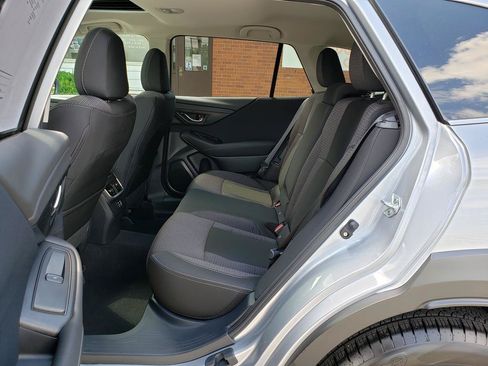 Used 2025 Subaru Outback Premium AWD/4WD image 11