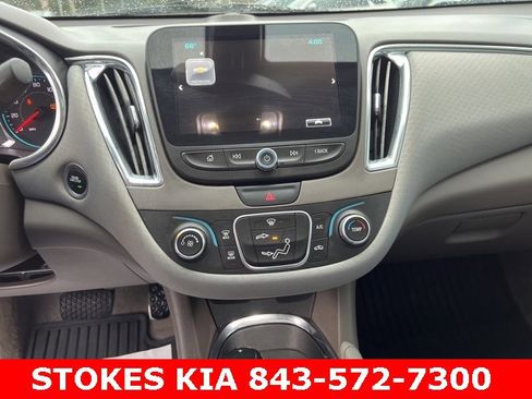 Used 2017 Chevrolet Malibu LT image 12