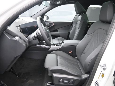 Used 2025 BMW X3 xDrive30i w/ Premium Package image 12