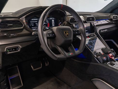 Used 2023 Lamborghini Urus Performante AWD/4WD image 2