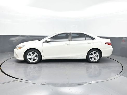 Used 2015 Toyota Camry SE FWD image 2