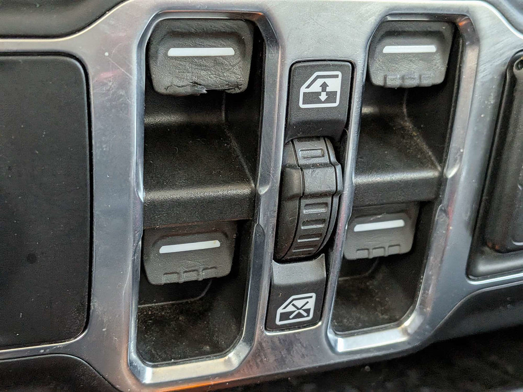 Used 2022 Jeep Gladiator Overland w/ LED Lighting Group AWD/4WD image 23