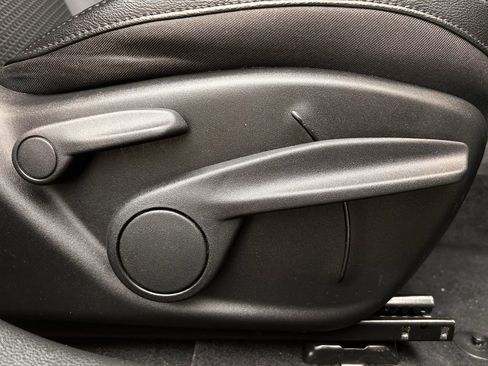 Used 2024 Jeep Compass Latitude image 30