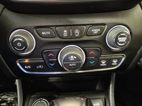 Used 2022 Jeep Cherokee Limited w/ Elite Package image 21