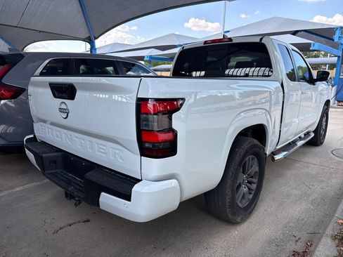 Used 2025 Nissan Frontier SV RWD image 6
