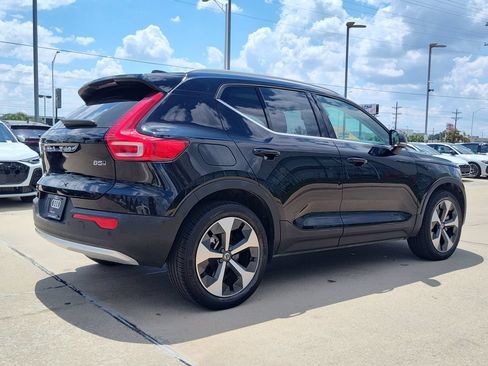 Used 2025 Volvo XC40 B5 Plus AWD/4WD image 11