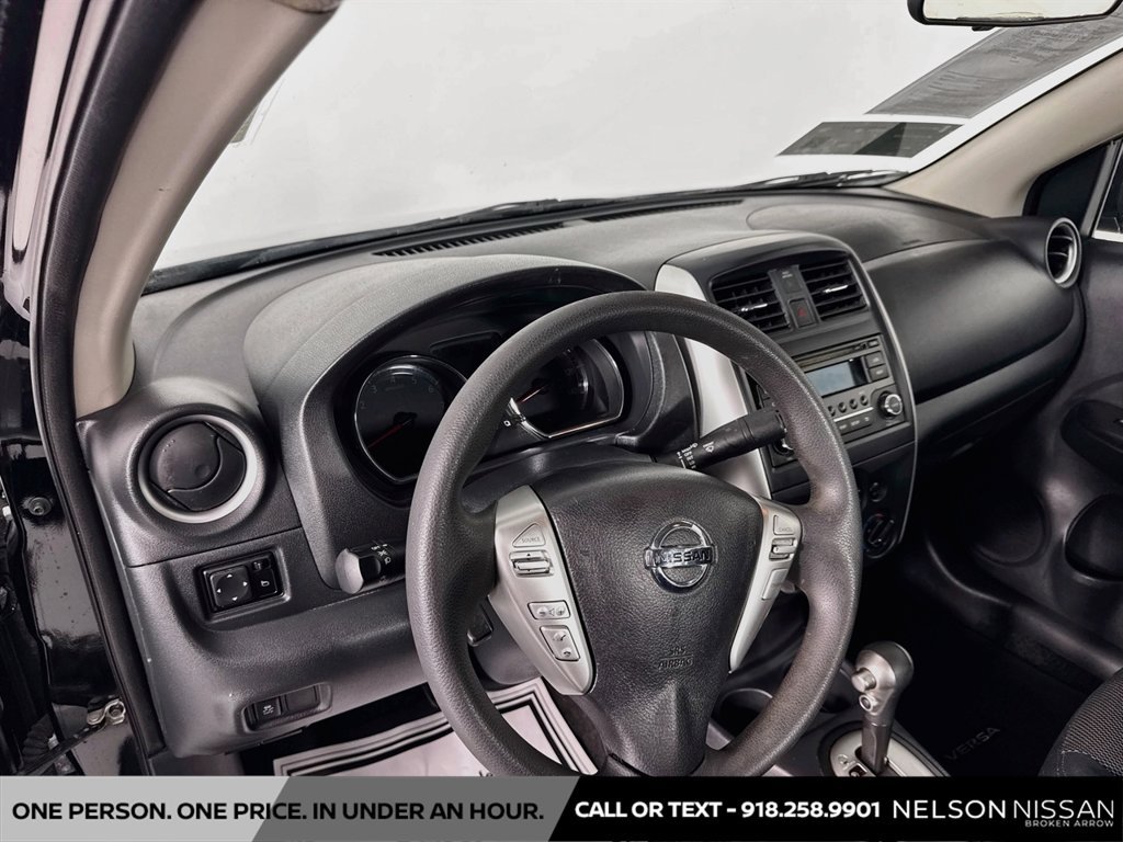 Used 2016 Nissan Versa SV FWD image 9