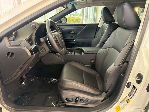 Used 2025 Lexus ES 350 w/ Premium Package FWD image 5