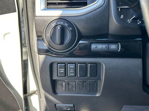 Used 2021 Nissan Titan SV w/ SV Convenience Package image 31