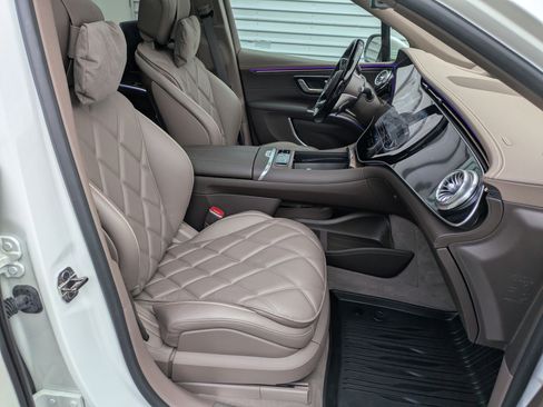 Used 2024 Mercedes-Benz Maybach EQS 680 4MATIC image 34