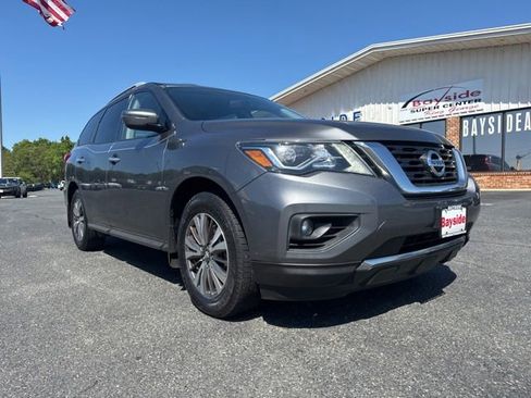 Used 2019 Nissan Pathfinder SV FWD image 2