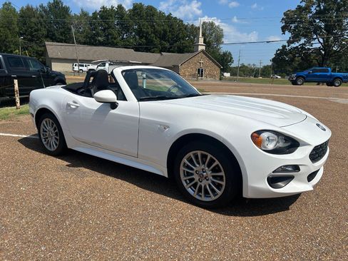 Used 2020 FIAT 124 Spider Classica w/ Technology Group RWD image 3