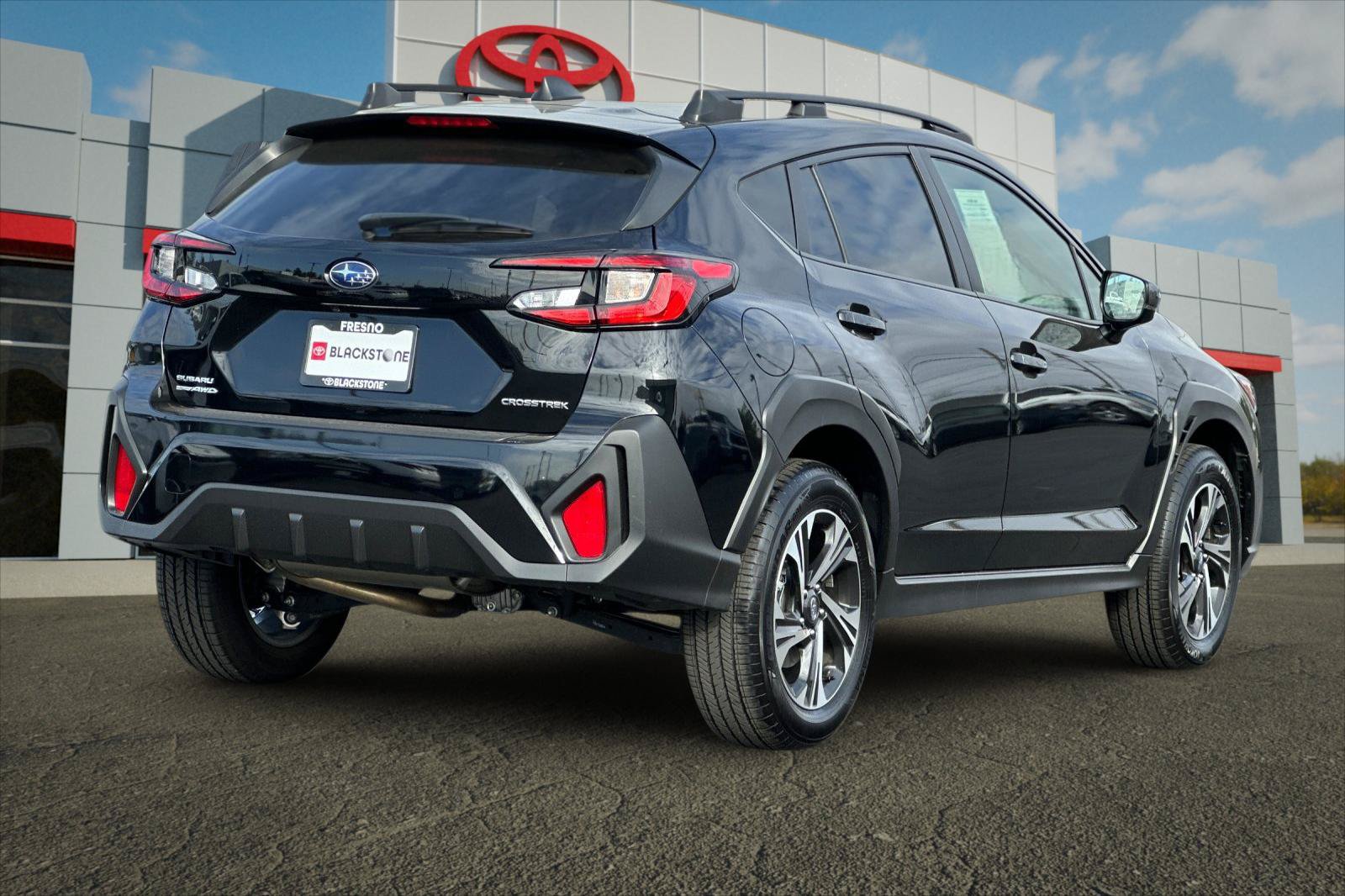 Used 2025 Subaru Crosstrek 2.5i Premium AWD/4WD image 3