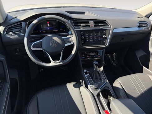 Used 2023 Volkswagen Tiguan SE image 15