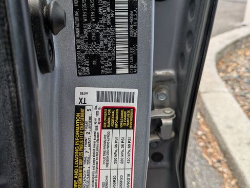 Used 2023 Toyota Highlander Limited image 24