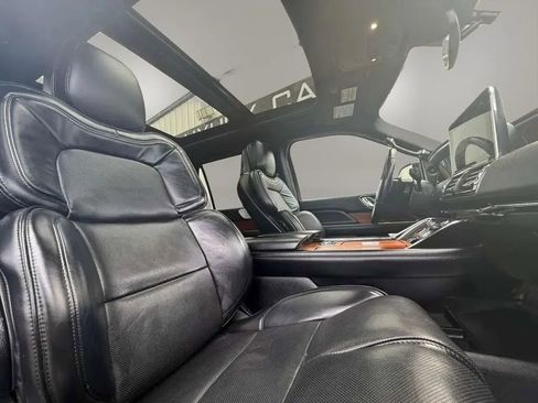 Used 2019 Lincoln Navigator Reserve AWD/4WD image 16