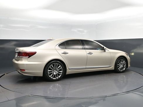 Used 2016 Lexus LS 460 w/ Comfort Package RWD image 8