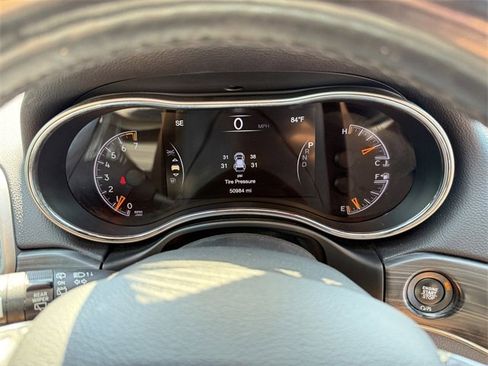 Used 2020 Jeep Grand Cherokee Limited w/ Luxury Group II image 18