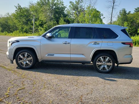 Used 2024 Toyota Sequoia Capstone AWD/4WD image 8
