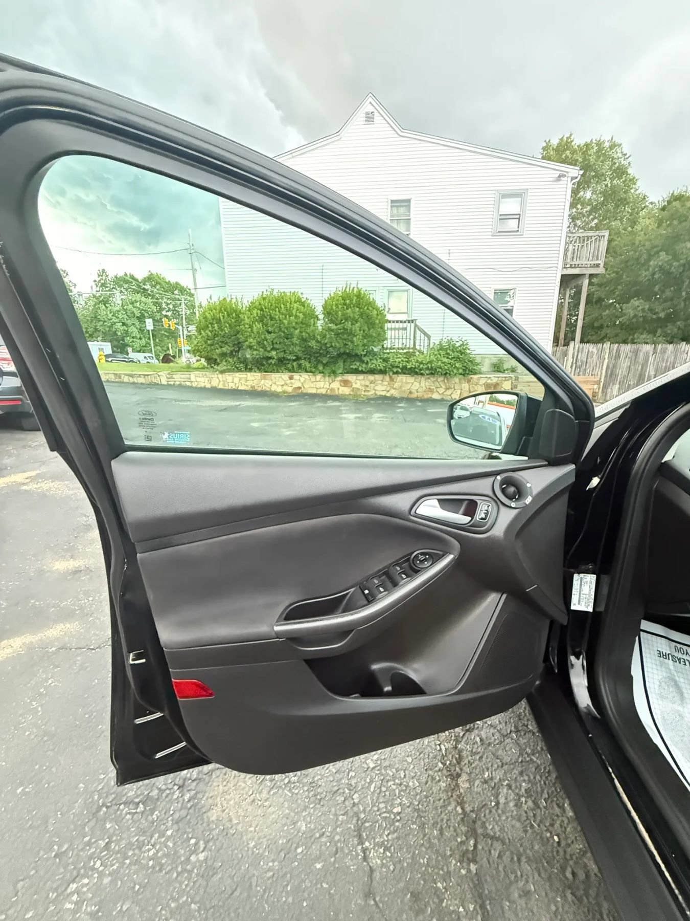 Used 2016 Ford Focus SE w/ Equipment Group 201A FWD image 17