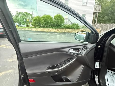 Used 2016 Ford Focus SE w/ Equipment Group 201A FWD image 17