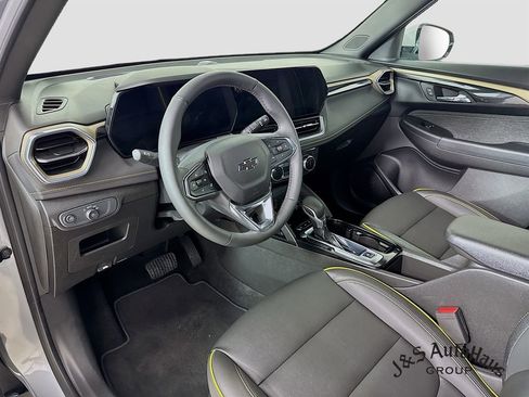 Used 2025 Chevrolet TrailBlazer ACTIV w/ Convenience Package image 9