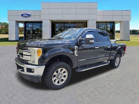 Used 2017 Ford F250 Lariat w/ Lariat Ultimate Package AWD/4WD image 8