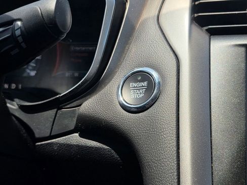 Used 2020 Ford Fusion SE FWD image 31