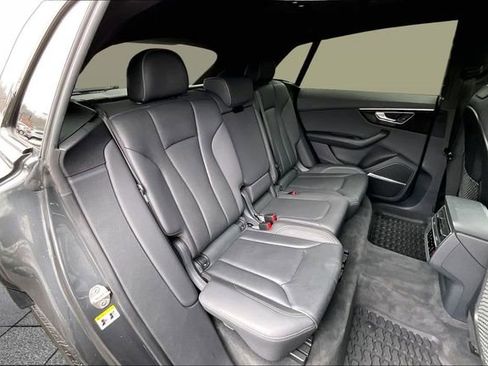Used 2019 Audi Q8 Premium Plus w/ Premium Plus image 28