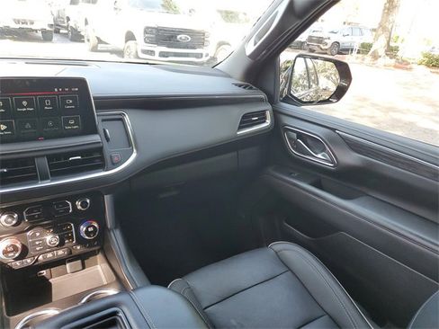 Used 2022 GMC Yukon SLT w/ SLT Premium Package image 14